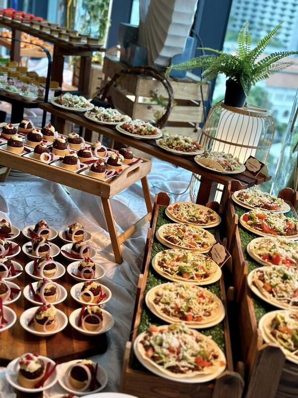 Island Caterings 9+1 COURSE